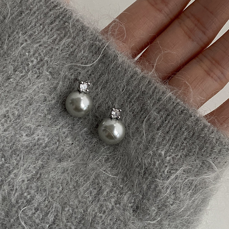 925 silver pearl stud earrings for women with a sense of high-class and elegant temperament