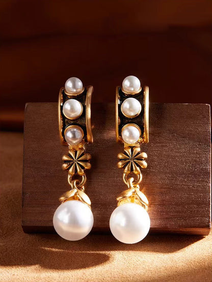 Long pattern pearl earring